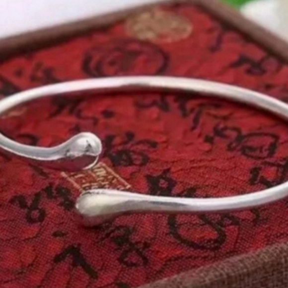 Sterling Silver Plated Waterdrop Jewelry Set Bracelet Necklace Earrings - Picture 2 of 14